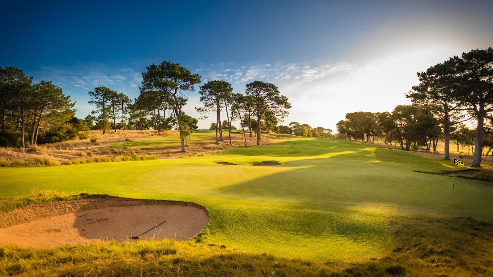 Glenelg Golf Club, sandy Adelaide fairway framed by native scrub and bunkering, South Australia