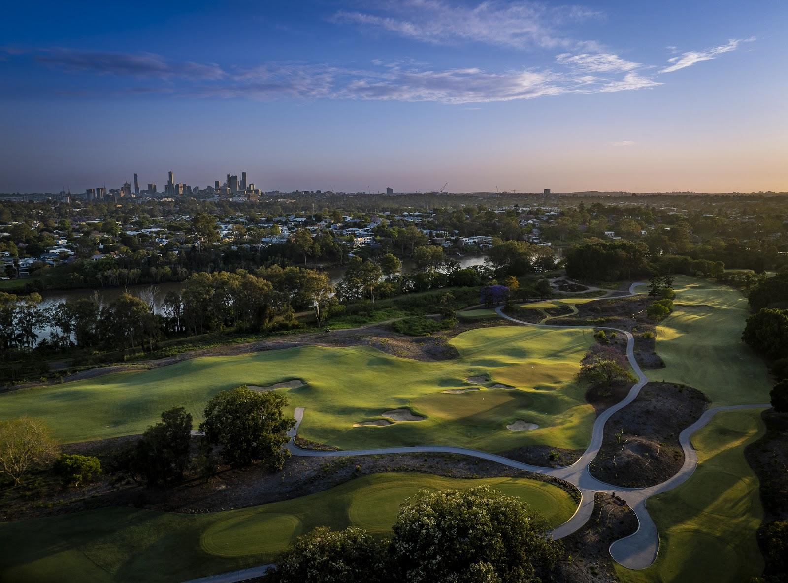 Indooroopilly Golf Club, parkland fairway beside the Brisbane River at Long Pocket, Queensland, Australia