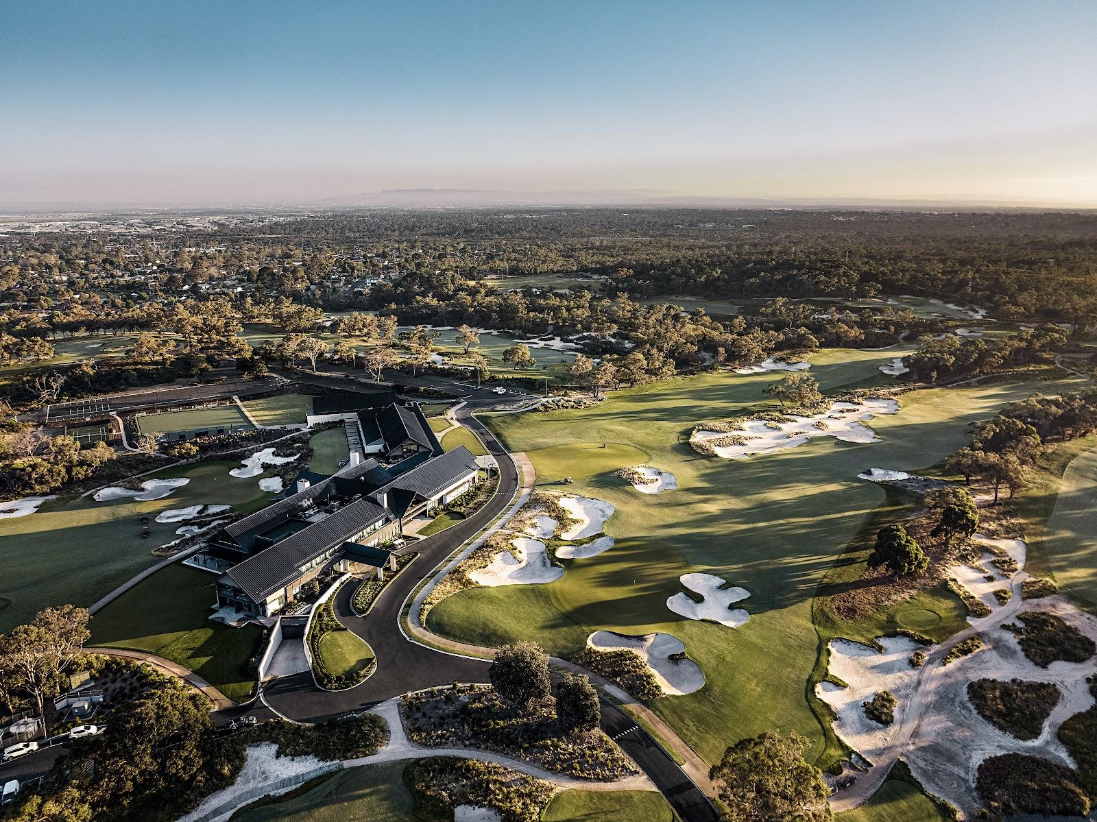 Peninsula Kingswood North Course, sandy fairways and Sandbelt bunkering at Frankston, Melbourne, Australia