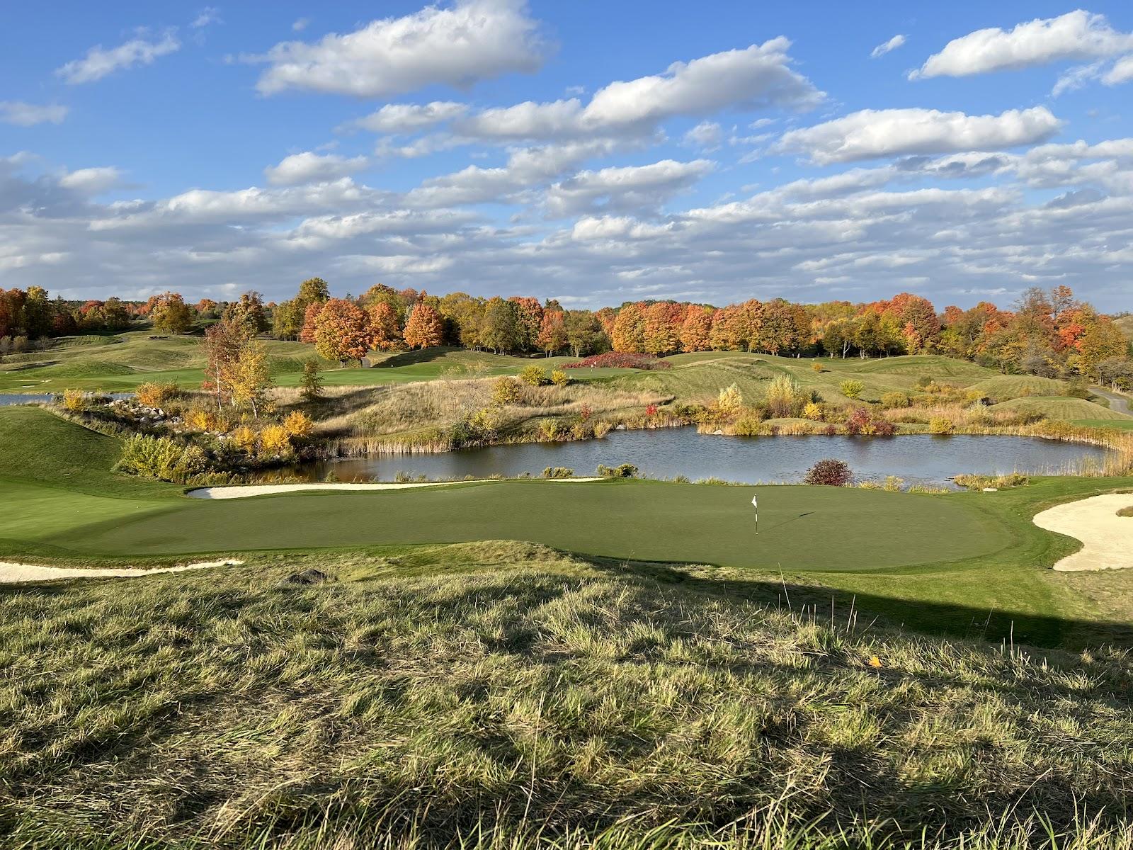 Devil's Pulpit parkland course with sculpted bunkers and views toward Toronto, Caledon Hills, Ontario, Canada