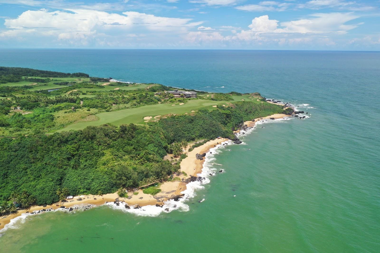 Shanqin Bay Golf Club, Coore and Crenshaw fairways on the cliffs above the sea in Wanning, Hainan, China