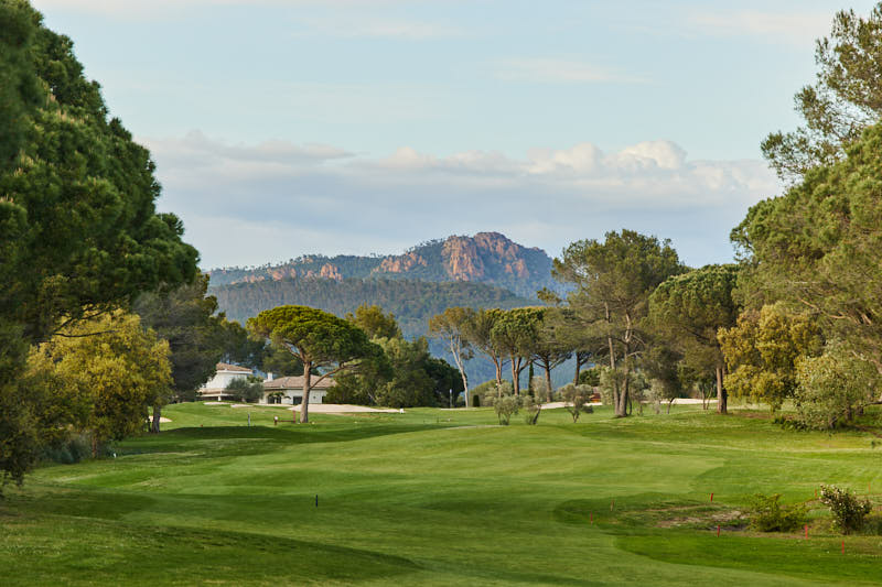 Golf de Frejus, the Golf de l'Esterel fairways winding through umbrella pines below the red Esterel massif