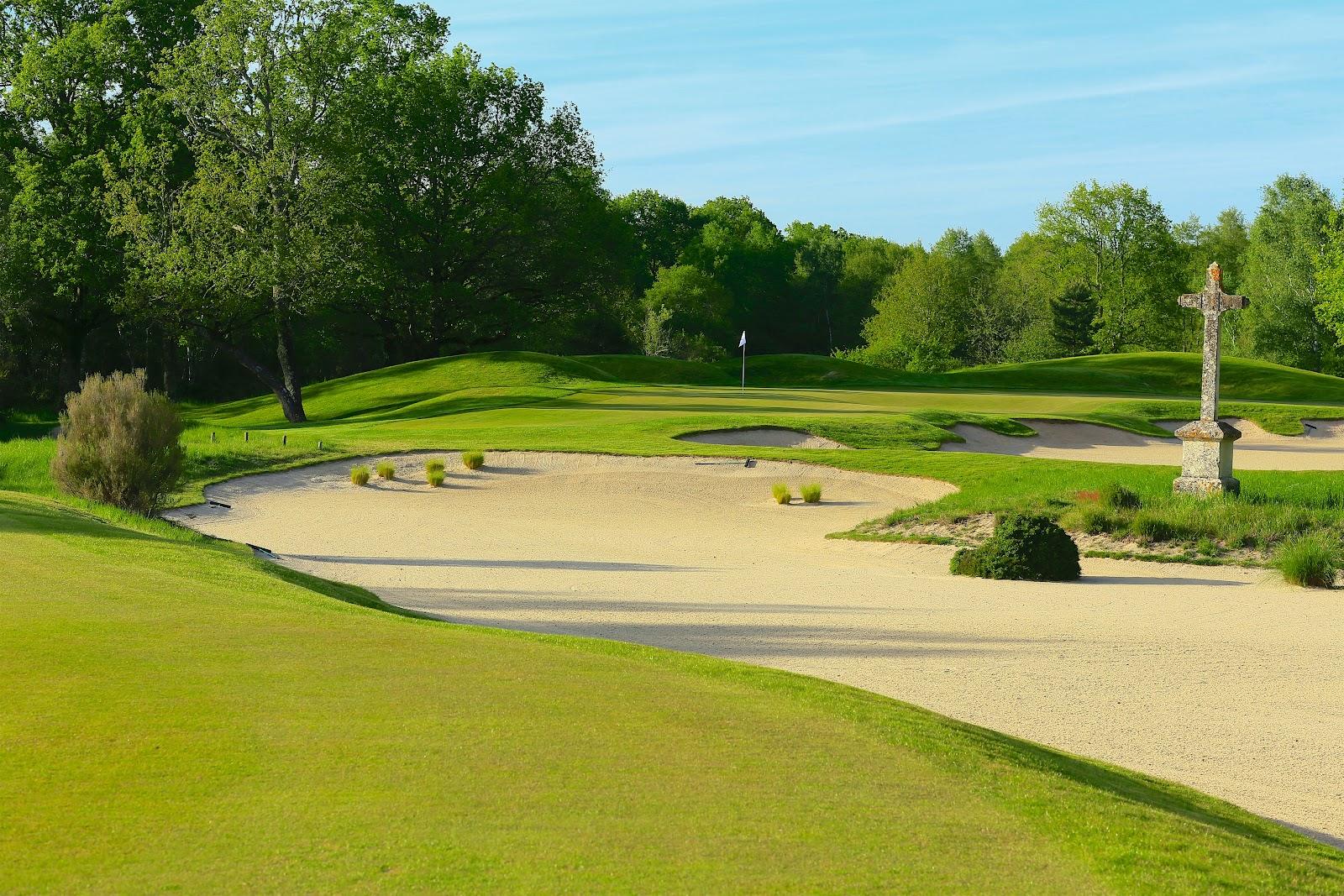 Les Bordes New Course, heathland fairway and sandy waste areas in the Sologne forest of France
