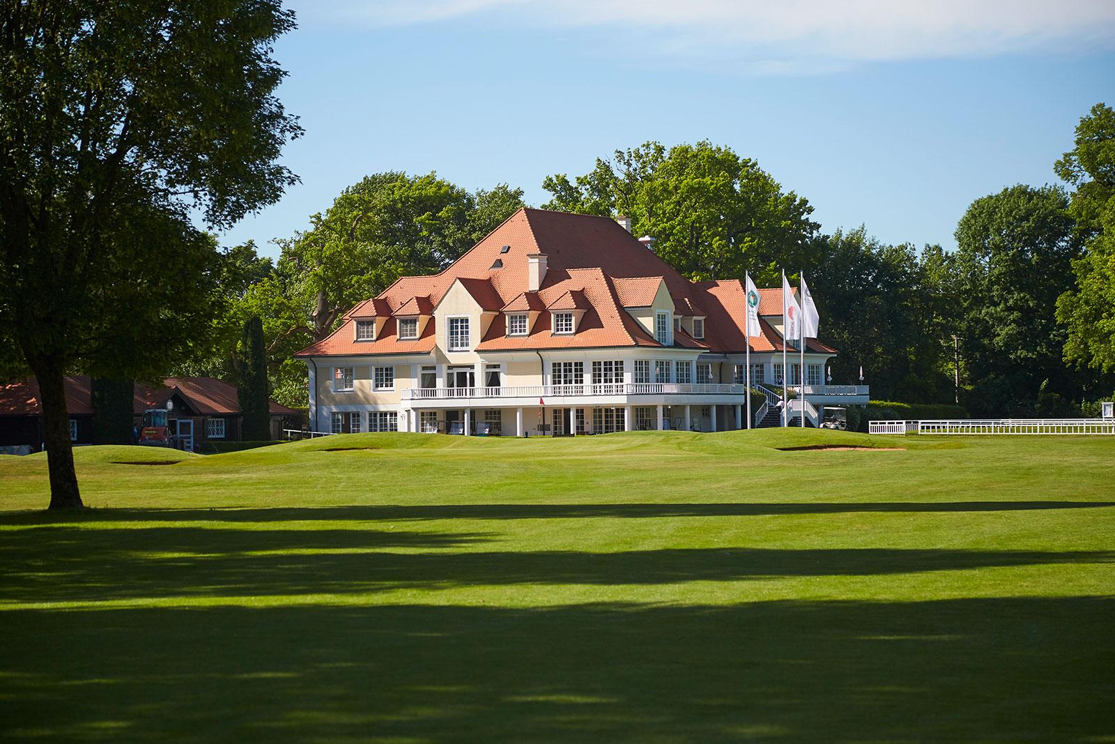 Wittelsbacher Golf Club, parkland fairway by the Danube near Neuburg in Bavaria