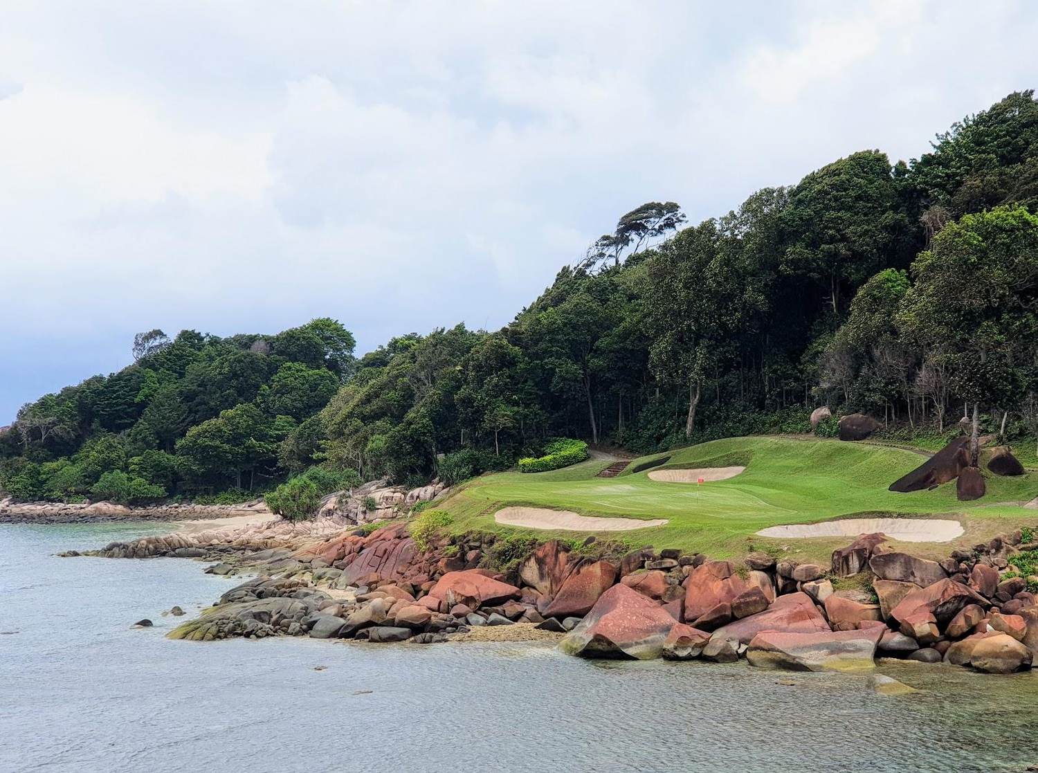 Ria Bintan Golf Club, Gary Player Ocean Course green beside the South China Sea on Bintan Island, Indonesia