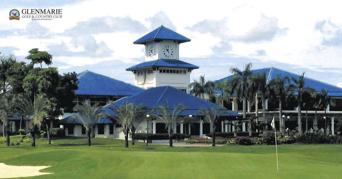 Glenmarie Garden Course, palm lined fairway and lake near Kuala Lumpur