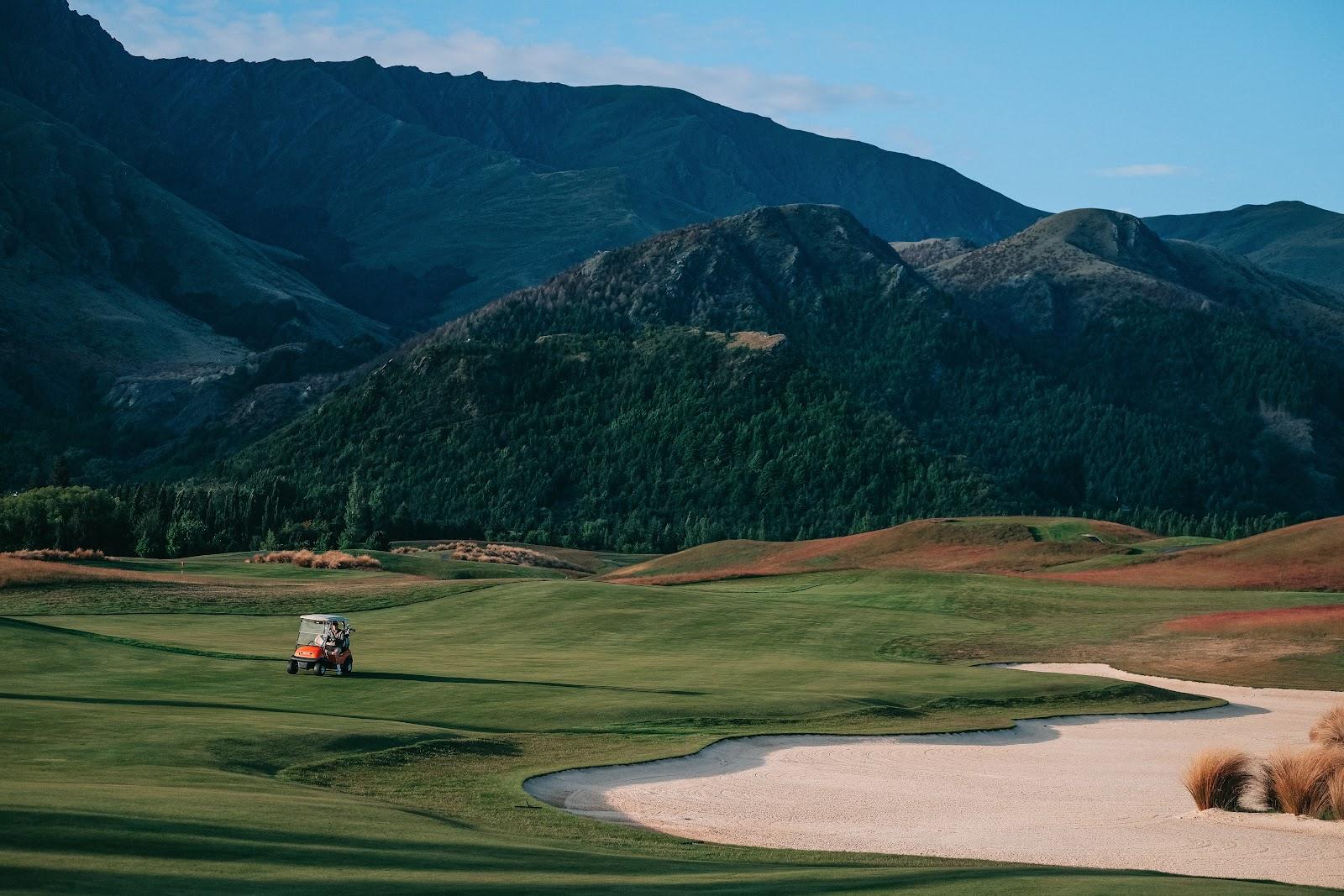 The Hills Golf Club, fairway and lake below the Remarkables near Arrowtown