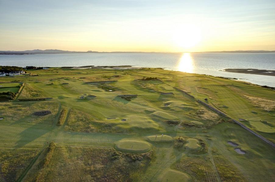 Craigielaw Golf Club, open links fairways and bunkering beside the Firth of Forth at Aberlady in East Lothian, Scotland
