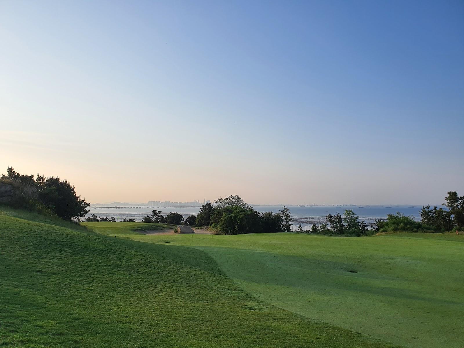 Sky 72 Ocean Course, open wind exposed fairways on reclaimed land beside Incheon, South Korea