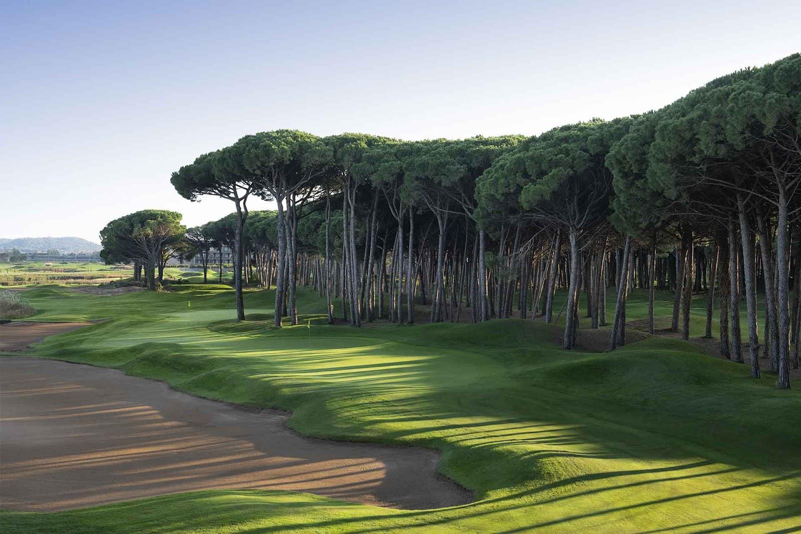 Emporda Golf Links Course, open treeless dunes and bunkering near Gualta on the Costa Brava, Spain