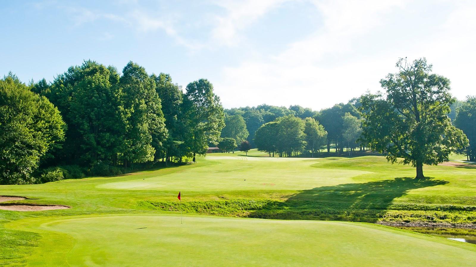 Crumpin-Fox Club, Roger Rulewich course through the wooded hills of the Pioneer Valley, Bernardston, Massachusetts