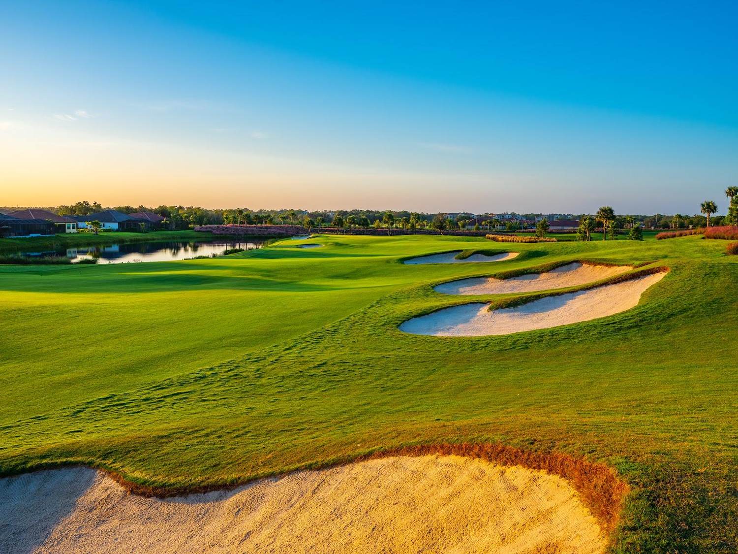 Lakewood National Golf Club, water and bunkering on the Arnold Palmer Commander Course in Lakewood Ranch, Florida