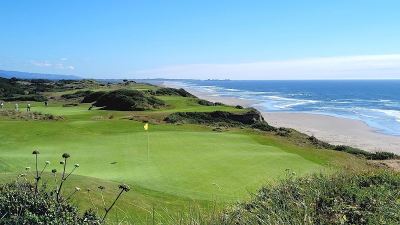 Pacific Dunes links above the Pacific at Bandon Dunes, Oregon
