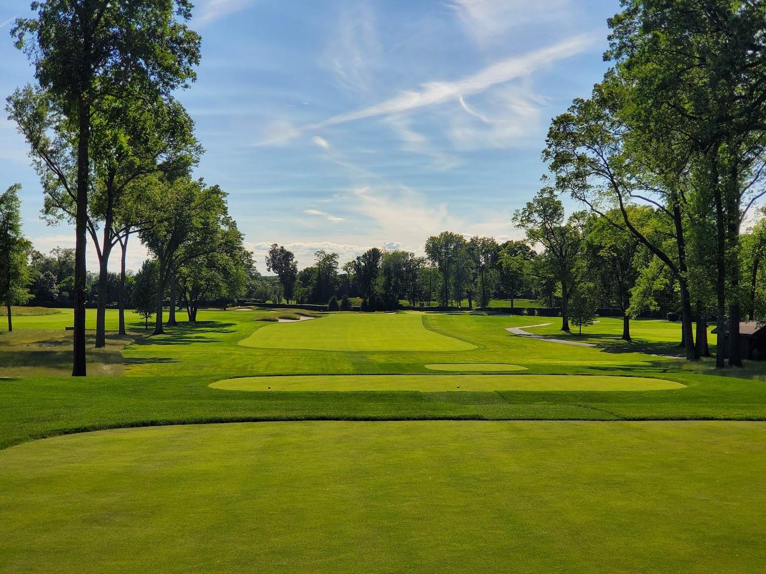 Ridgewood Country Club, an A.W. Tillinghast parkland fairway among mature trees in Paramus, New Jersey
