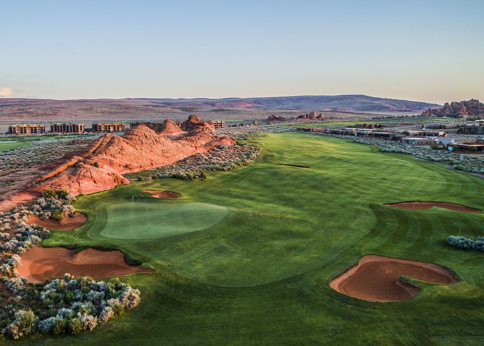 Sand Hollow Championship Course, a clifftop hole above red rock canyon country in southern Utah