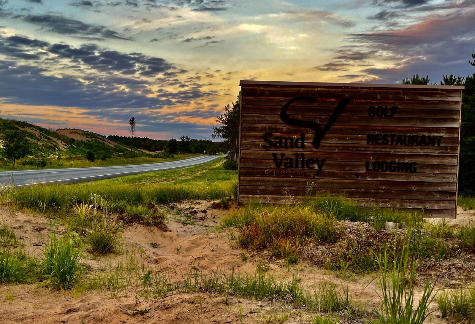 Sand Valley, a firm fescue fairway running through sandy heathland dunes in central Wisconsin