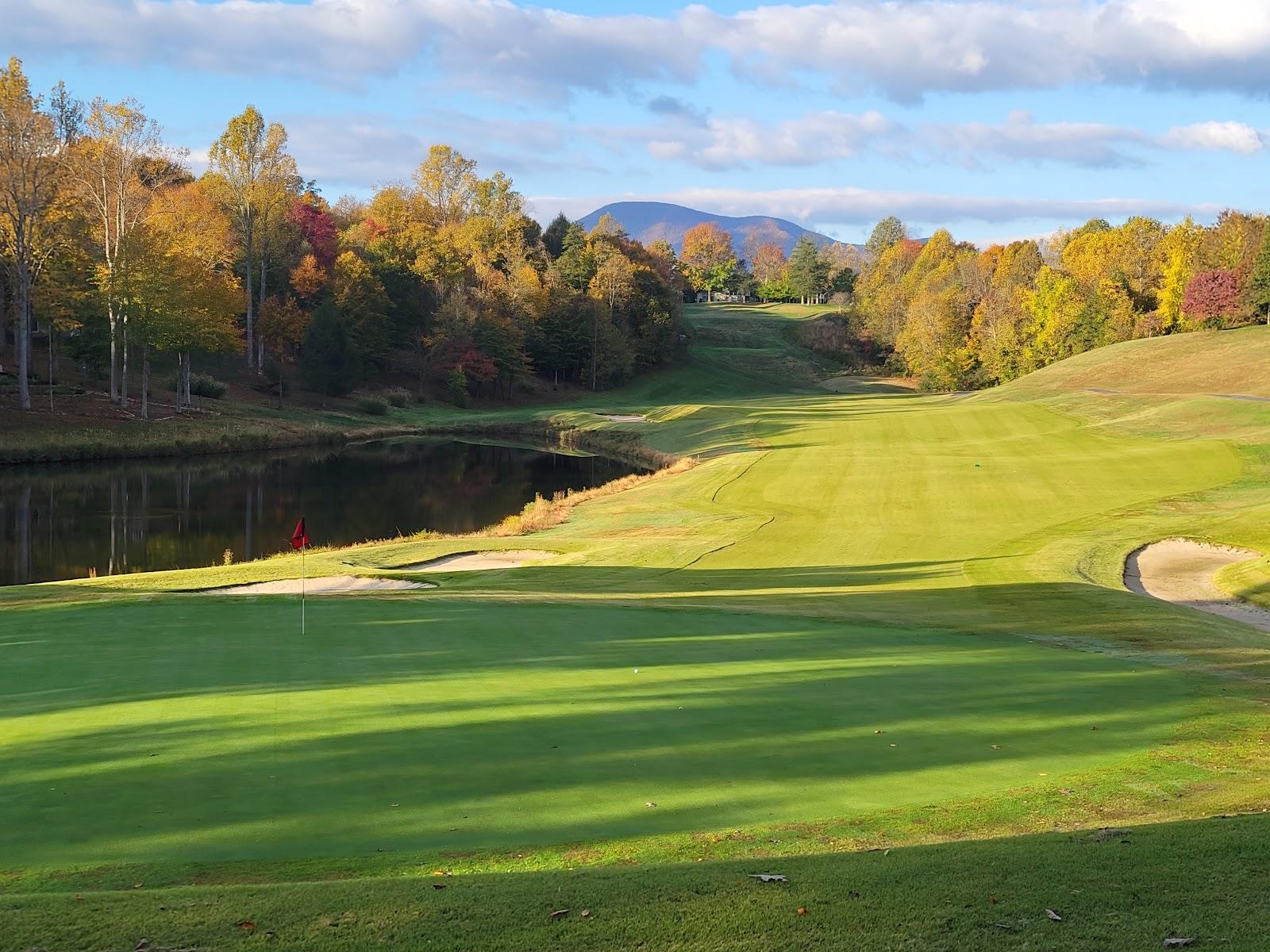 Stoney Creek at Wintergreen, Rees Jones golf course in the Rockfish Valley beneath the Blue Ridge Mountains, Virginia