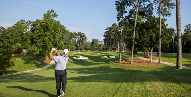 Golden Horseshoe Gold Course, hardwood-framed fairways and ponds at Colonial Williamsburg, Virginia