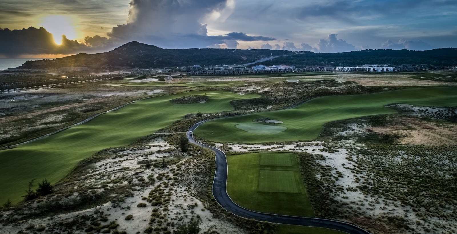 KN Golf Links Cam Ranh, links style fairways winding through coastal sand dunes beside Long Beach near Cam Ranh and Nha Trang, Vietnam