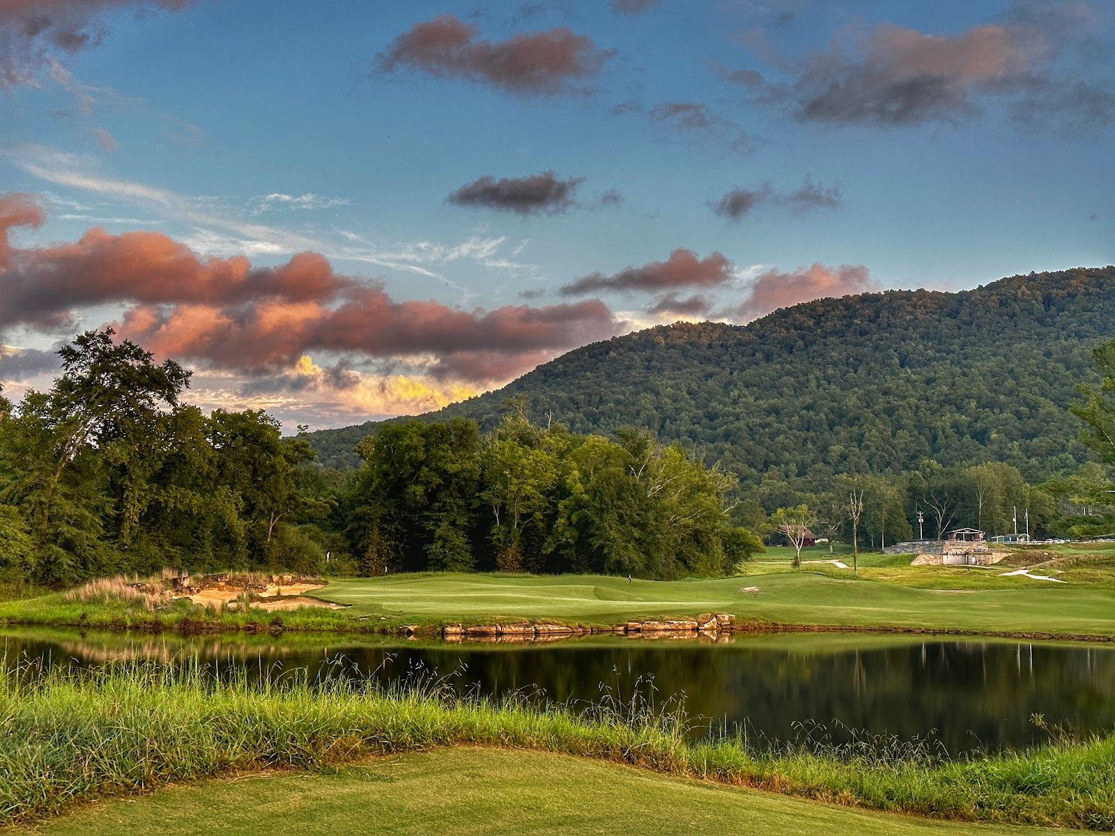 Sweetens Cove Golf Club, the nine hole course among the hills at South Pittsburg, Tennessee