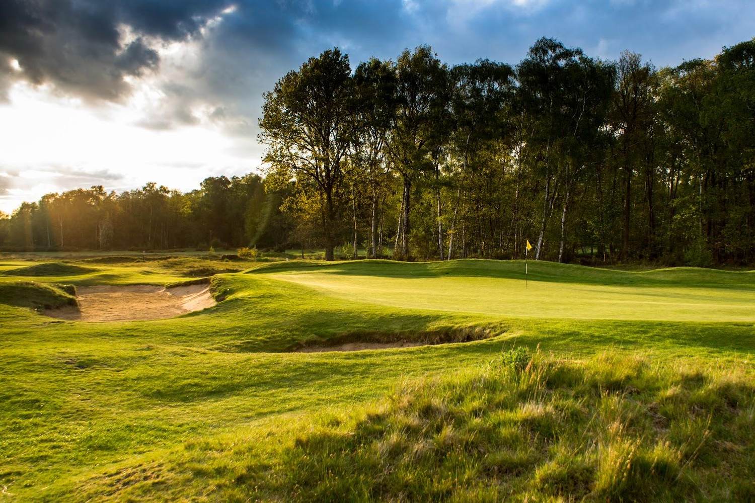 Classic links golf course in England under soft light, illustrating the best months to play golf in England