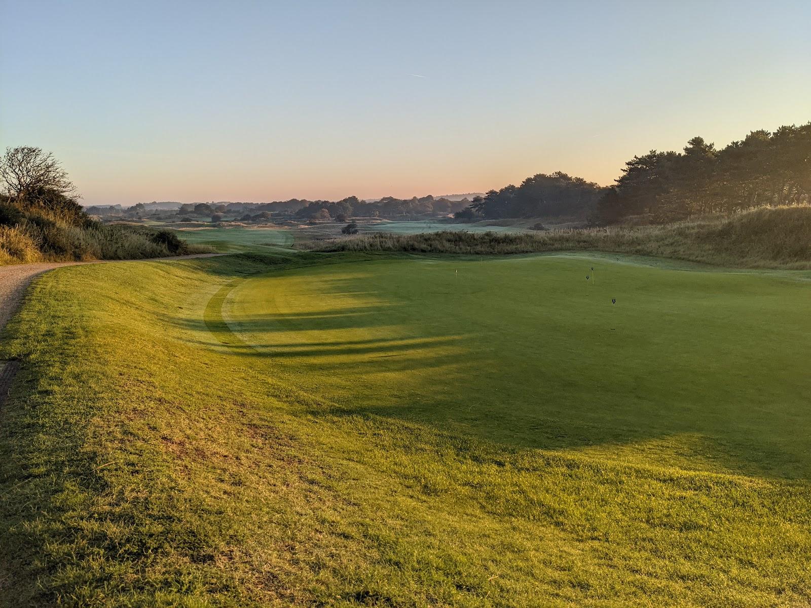 Dune links golf course on the Dutch coast under spring light, illustrating the best months to play golf in the Netherlands