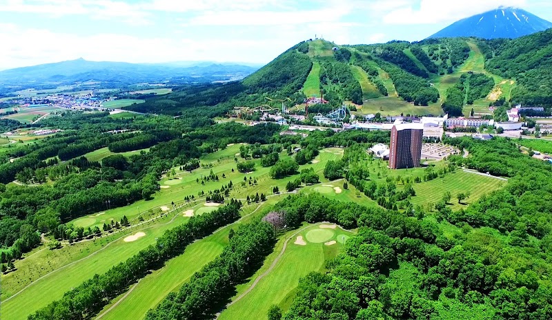 Rusutsu Resort Golf 72, four courses across the Hokkaido mountains and forest
