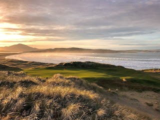 County Sligo Golf Club at Rosses Point, links beneath Benbulben, Sligo, Ireland
