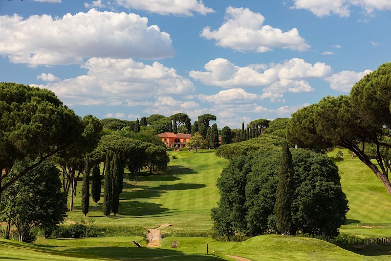 Circolo del Golf Roma Acquasanta, the oldest club in Italy with Roman aqueduct ruins